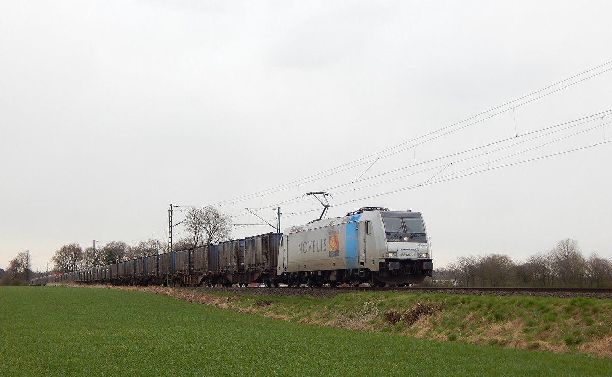 185 697-0 Jolina kam mit dem Nievenheimer ziwschen Krefeld Oppum und Meerbusch Richtung Neuss gefahren.

Meerbusch 31.04.2016