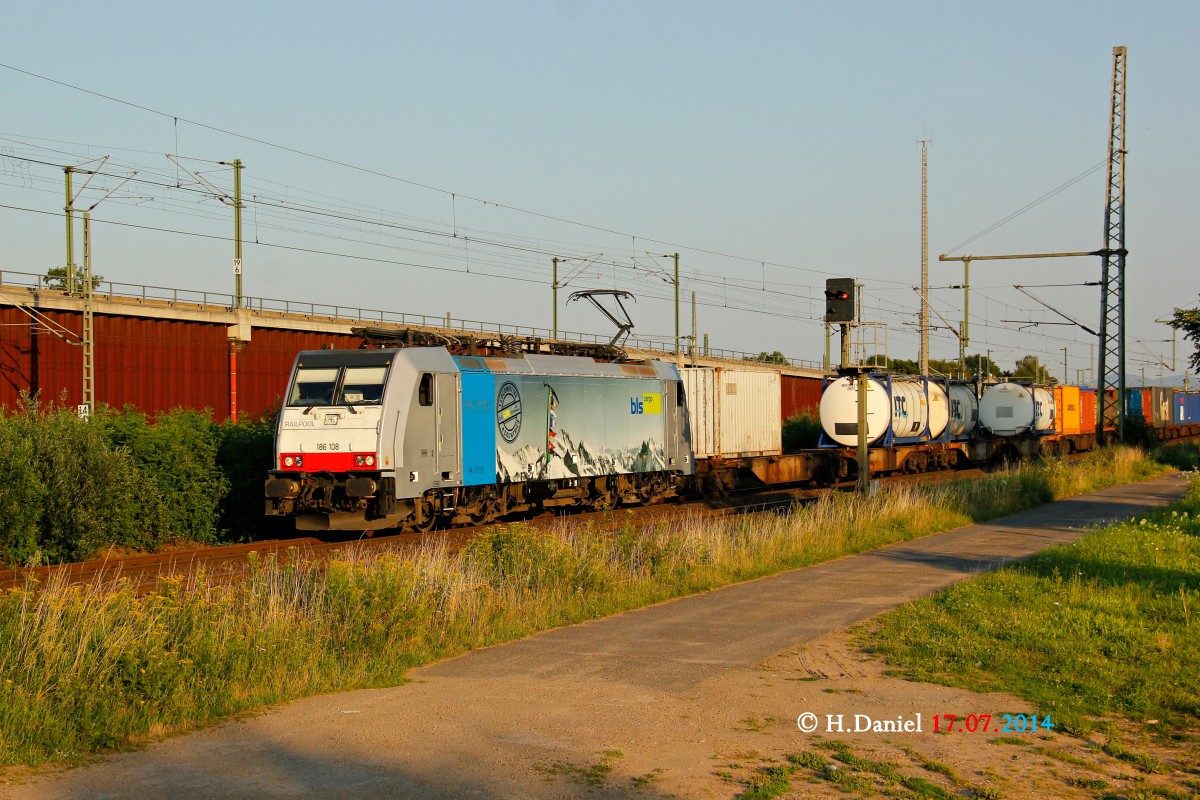 186 108 bls mit einem Tankcontainerzug am 17.07.2014 in Köln Porz Wahn.