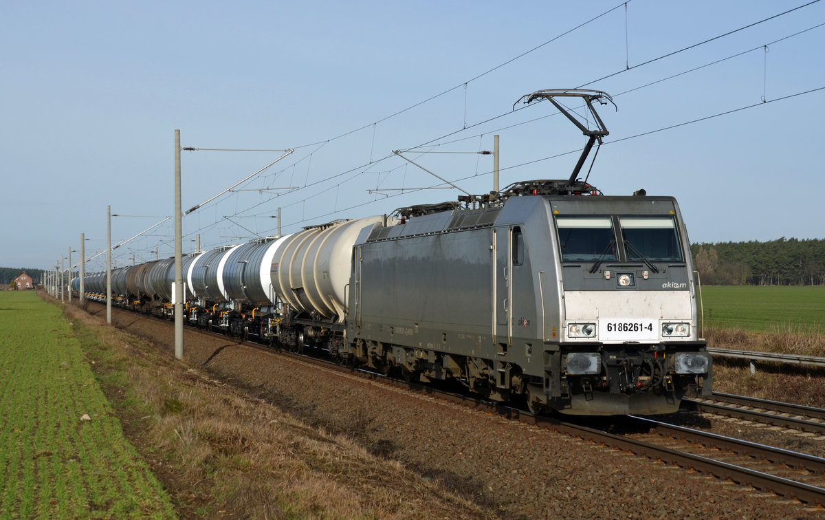 186 261 der CTL führte am 25.02.17 einen Kesselwagenzug durch Rodleben Richtung Roßlau.
