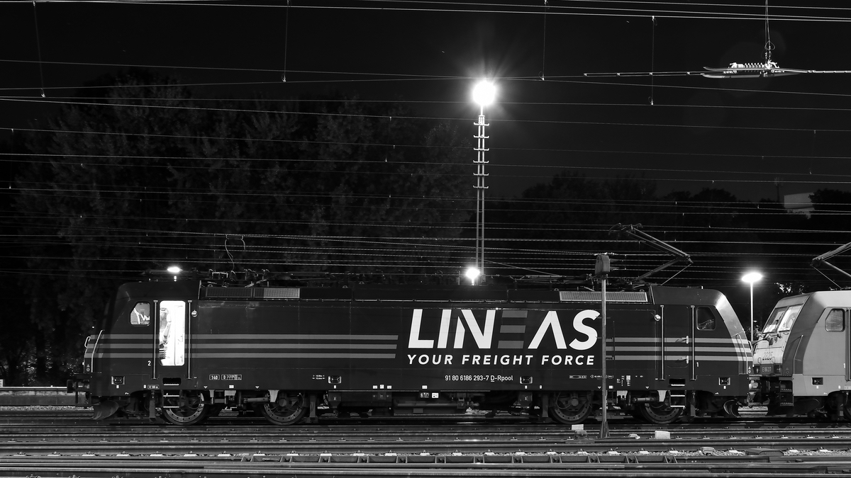186 293 LINEAS (Railpool), bei der Nachtruhe am 28.9.18 in Aachen West