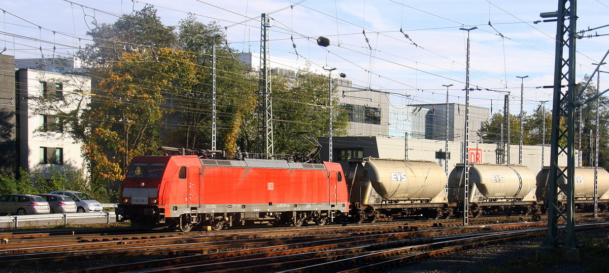 186 328-1  DB-Schenker kommt aus Richtung Montzen/Belgien mit einem Silozug aus Herentals(B) nach Augsburg(D) und fährt in Aachen-West ein.
Aufgenommen vom Bahnsteig in Aachen-West. 
Bei schönem Herbstwetter am Mittag vom 4.11.2017.