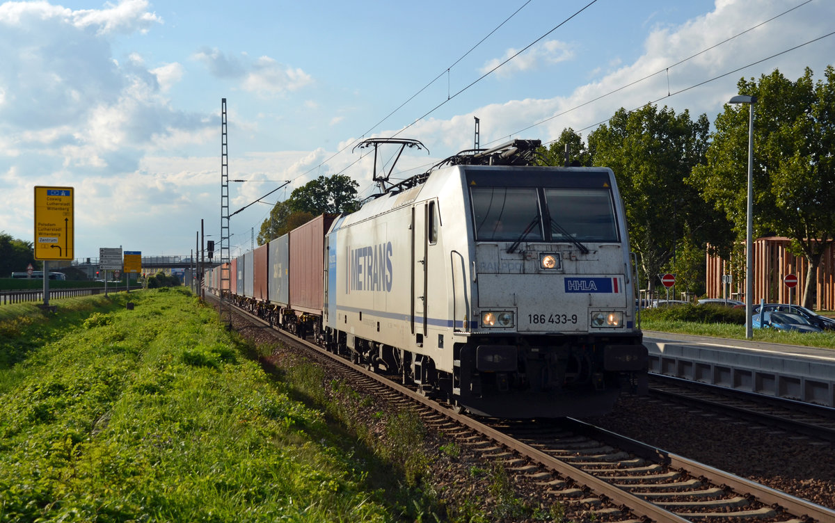 186 433 führte am 16.09.17 einen Containerzug für Metrans durch Wittenberg-Altstadt Richtung Falkenberg(E).