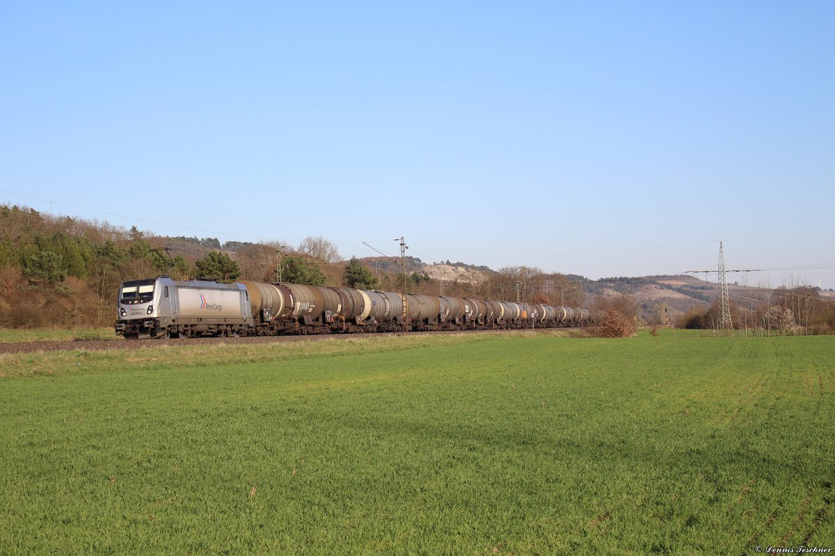 187 072-4 RHC mit Kesselwagen bei Harrbach am 07.04.2018 nordwärts