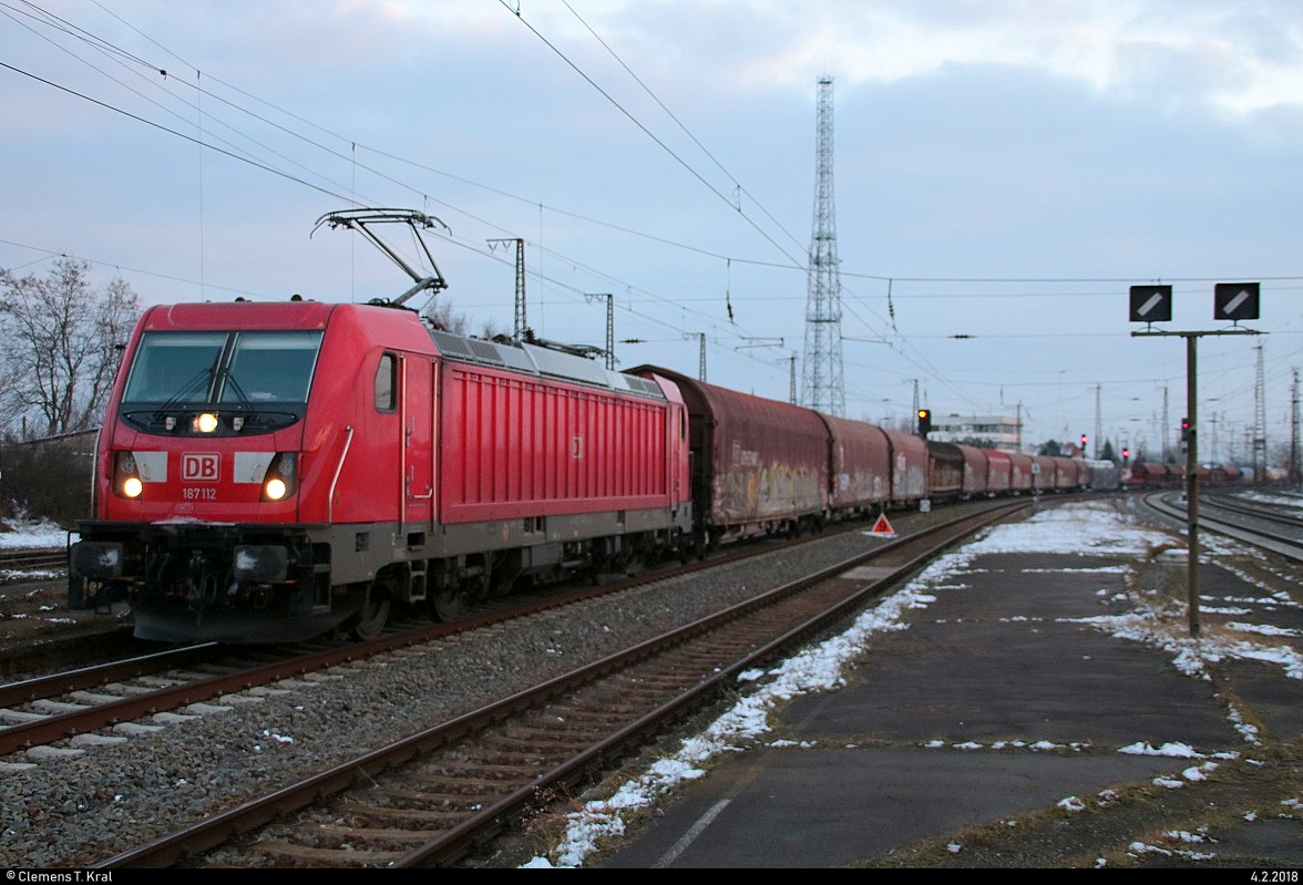 187 112 DB als gemischter Gz durchfährt den Bahnhof Großkorbetha Richtung Leipzig. [4.2.2018 | 16:49 Uhr]