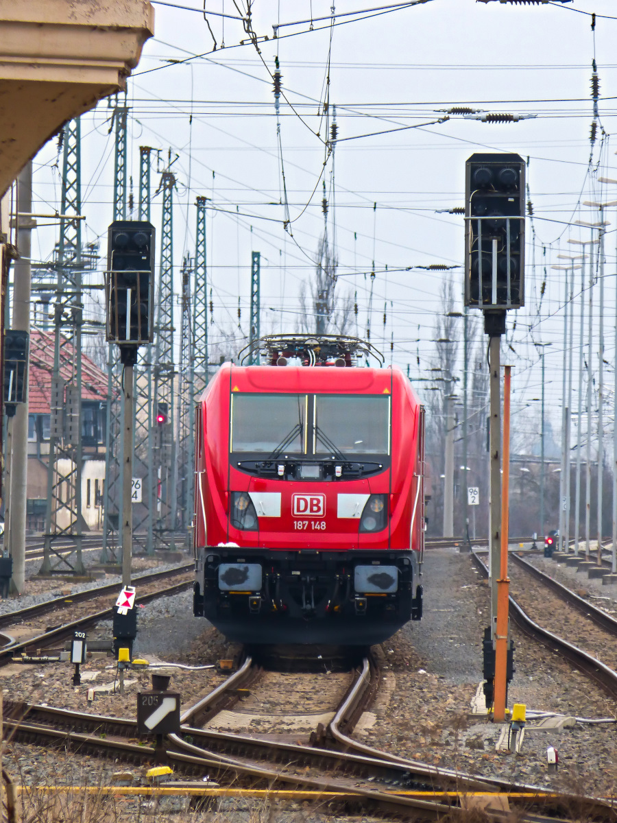 187 148 im Bahnhof Nordhausen am 24.02.2018. Stark rangezoomt vom Bahnsteig.