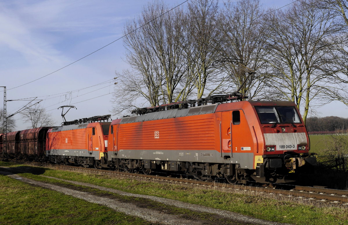 189 043 und 041 mit dem  Dillinger  auf der Umleiterstrecke bei Boisheim, 19.1.19.