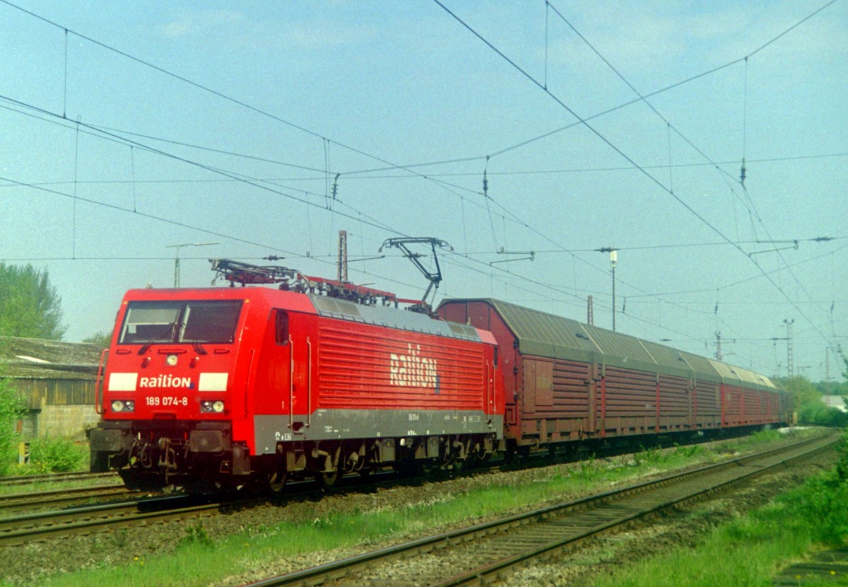 189 074 mit CSQ 60081 (Bremerhaven–Kornwestheim) am 11.05.2006 in Oldenbttel