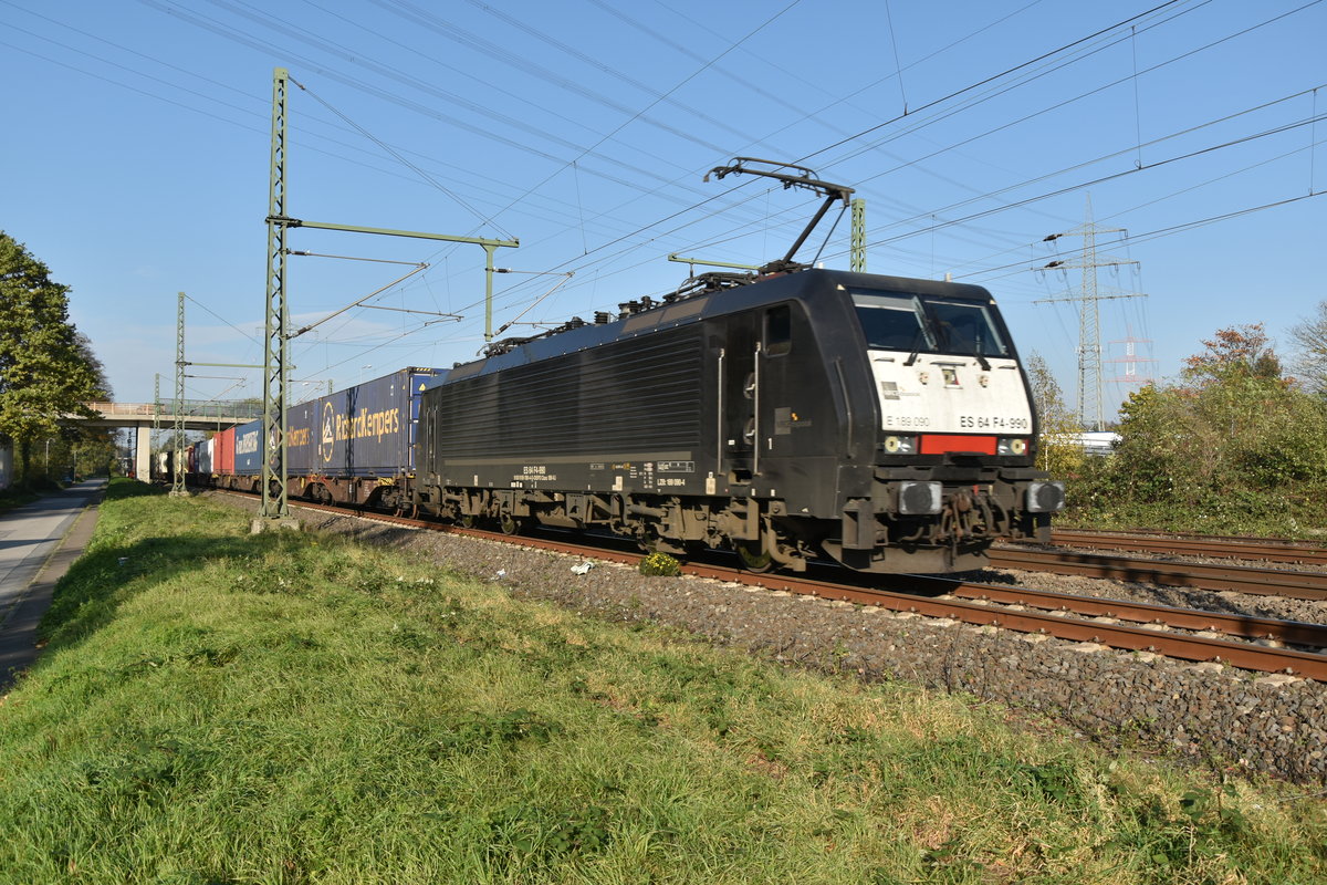 189 099 mit einem Containerzug gen Süden fahrend in Lintorf. 4.11.2017
