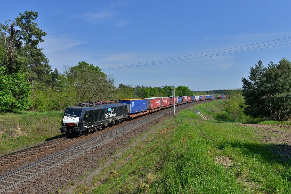 189 208 mit einem KLV am 11.05.2016 bei Slubice.