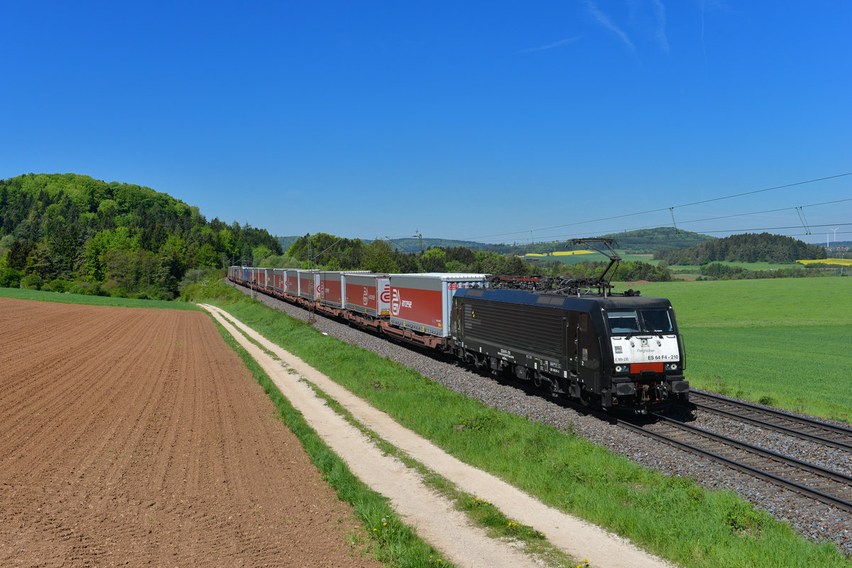 189 210 mit DGS 40641 am 17.05.2017 bei Darshofen. 