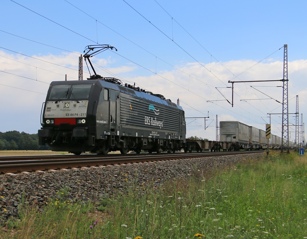189 211 (ES 64 F4-211) für ERS Railways mit Containerzug in Fahrtrichtung Wunstorf. Aufgenommen in Dedensen-Gümmer am 29.07.2015.