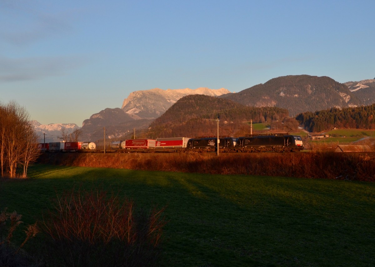 189 280 + 189 987 mit einem KLV am 24.11.2015 bei Langkampfen. 