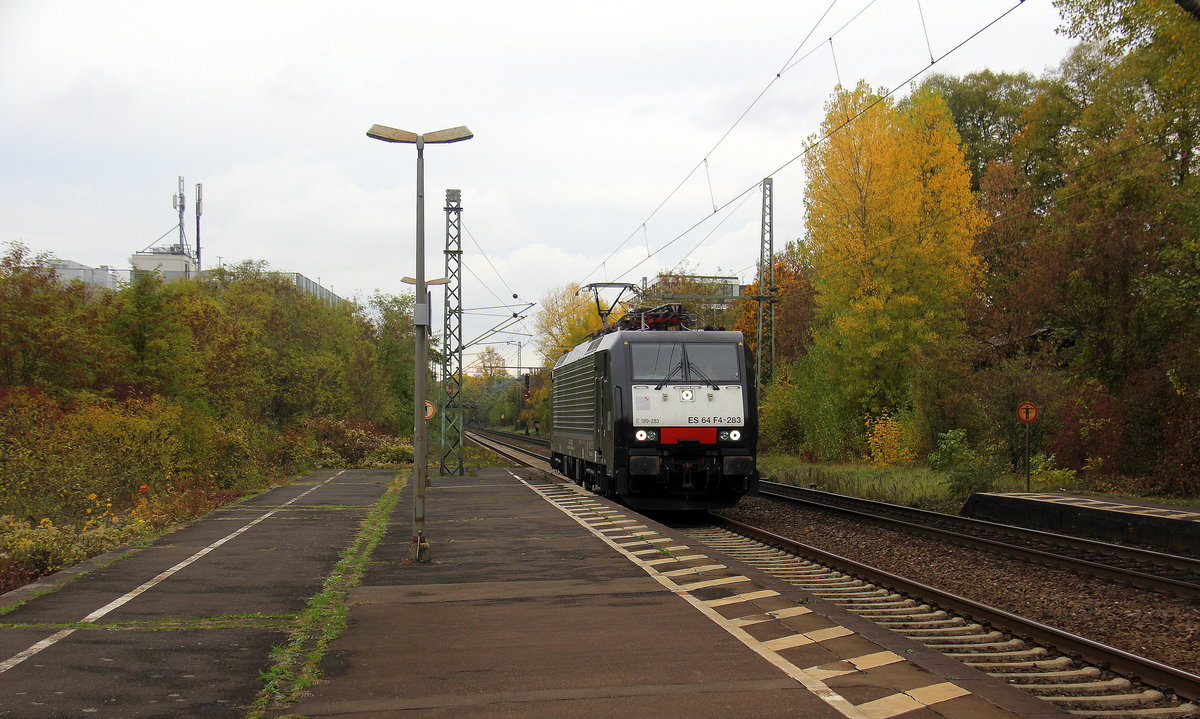 189 283 von MRCE kommt als Lokzug aus Norden nach Süden und kommt aus Richtung Köln-Gremberg und fährt durch Bonn-Oberkassel in Richtung Koblenz. 
Aufgenommen vom Bahnsteig von Bonn-Oberkassel an der rechten Rheinstrecke. 
Am Mittag vom 2.11.2018.