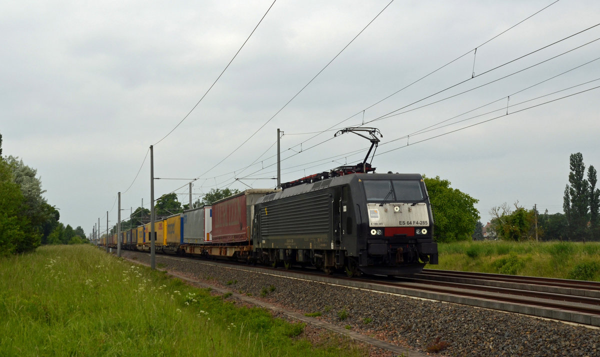 189 285 der TX schleppte am 19.05.18 einen KLV aus Italien kommend durch Brehna Richtung Bitterfeld. Ziel des Zuges war der Umschlagbahnhof Rostock-Seehafen.