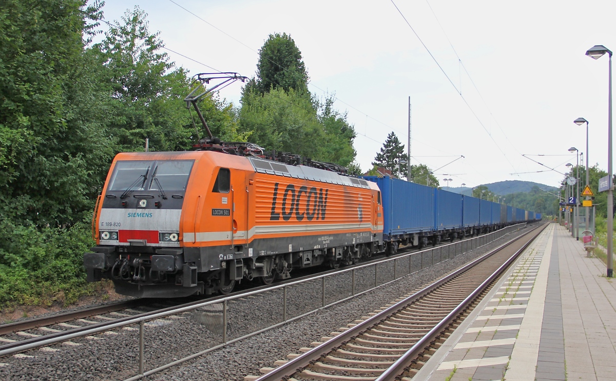 189 820 (Locon 501) mit fast  blauer Wand  in Fahrtrichtung Norden. Aufgenommen am 28.07.2013 in Wehretal-Reichensachsen.