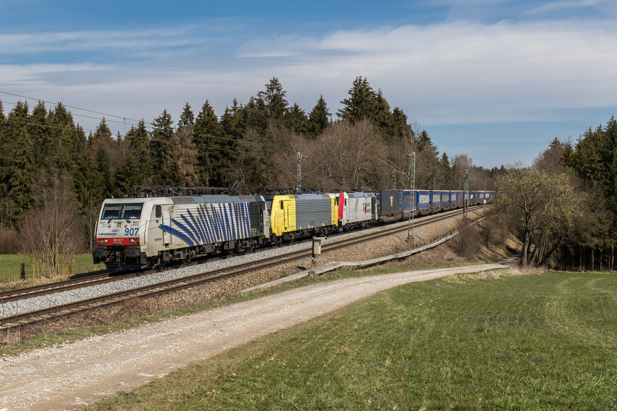 189 907, 189 926 und 185 665 mit dem 41850 am 28. März 2016 bei Grabenstätt.