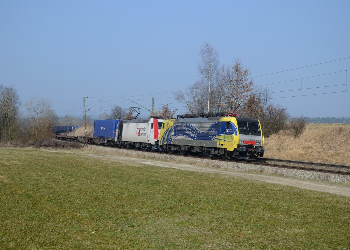 189 912 + 185 665 mit einem Containerzug am 08.03.2014 bei Ostermünchen.