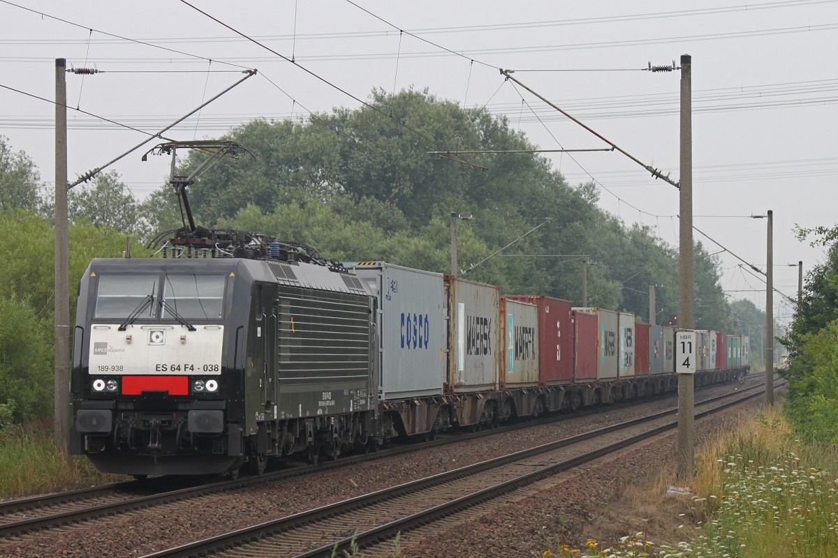 189 938 zog am 25.7.13 einen Containerzug durch Hamburg-Moorburg.