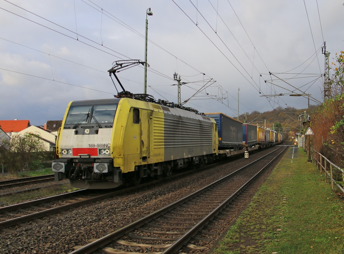 189 989 (ES 64 F4-089) mit KLV-Zug in Fahrtrichtung Bebra. Aufgenommen in Lispenhausen am 14.11.2015.