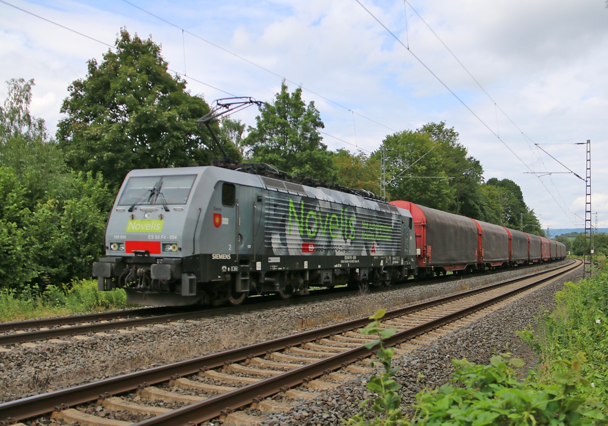 189 994 (ES 64 F4-094) mit Novelis-Zug in Fahrtrichtung Süden. Aufgenommen in Wehretal-Reichensachsen am 13.08.2017.