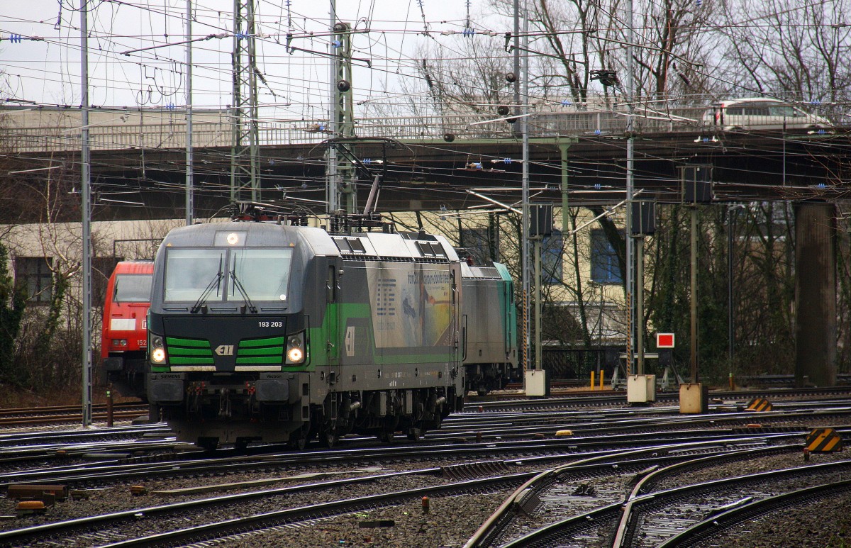 193 203-7 von LTE rangiert in Aachen-West. 
Aufgenommen vom Bahnsteig in Aachen-West. 
Bei Nieselregen am Mittag vom 20.2.2016.