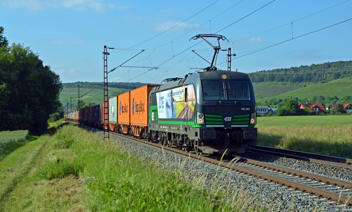 193 203 der LTE schleppte am 13.06.17 einen Containerzug durch Retzbach-Zellingen Richtung Würzburg.