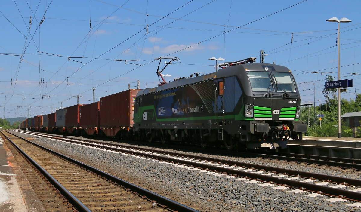 193 213 mit Containerzug in Fahrtrichtung Süden. Aufgenommen in Eichenberg am 04.06.2015.