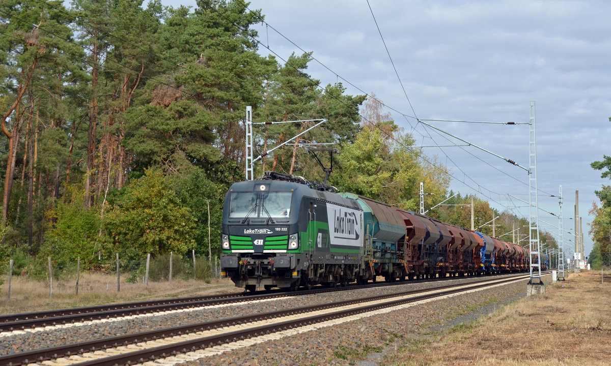 193 222 der Loko Trian führte am 27.09.18 einen Schwenkdachwagenzug durch Marxdorf Richtung Zeithain.