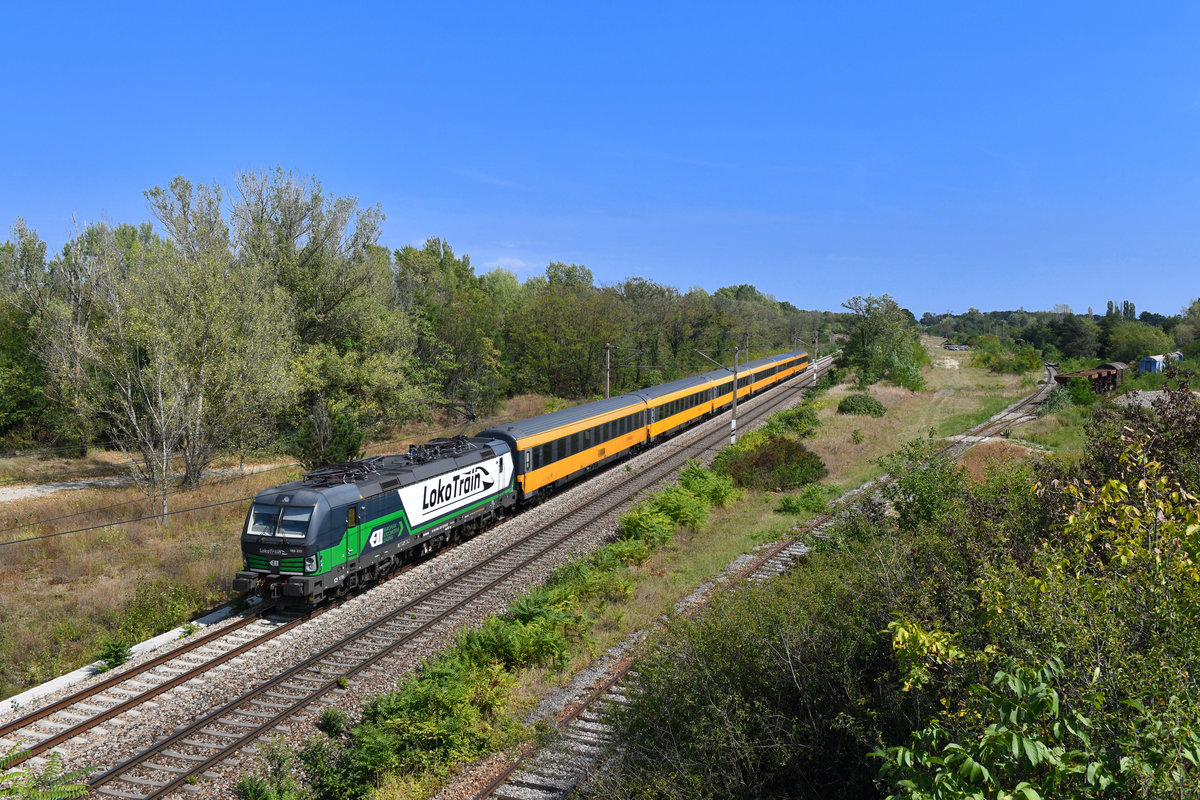 193 222 mit RJ 1033 am 29.08.2018 bei Strasshof an der Nordbahn. 