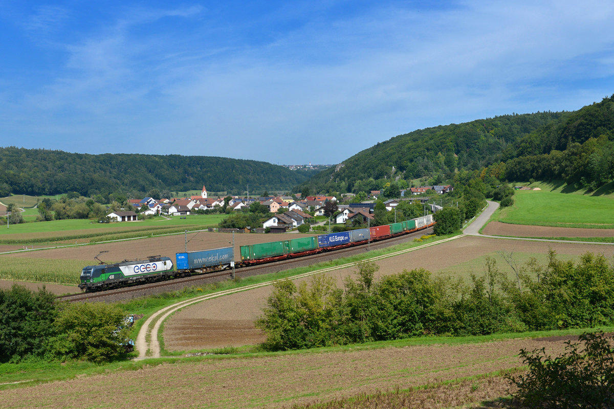 193 225 mit einem Ekol-KLV am 30.08.2017 bei Breitenfurt. 