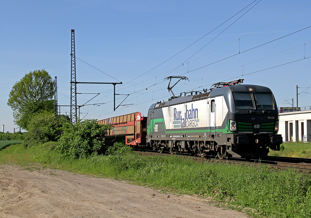 193 229 bei Porz-Wahn am 15.05.2017 