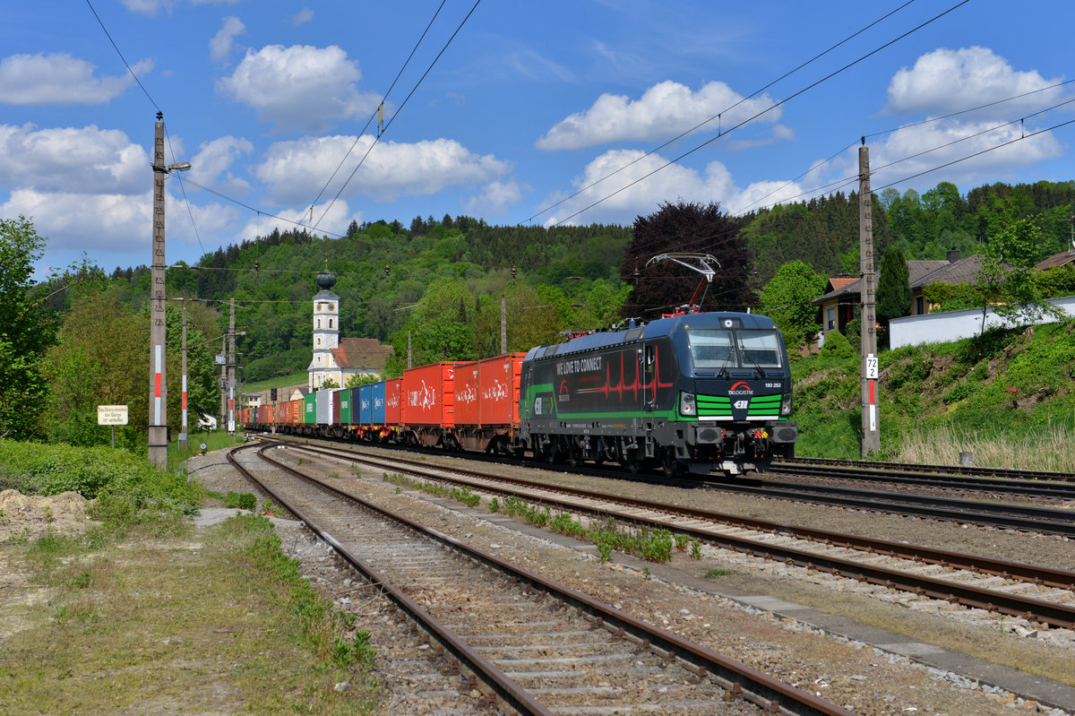 193 252 mit einem Containerzug am 09.05.2016 in Wernstein am Inn.