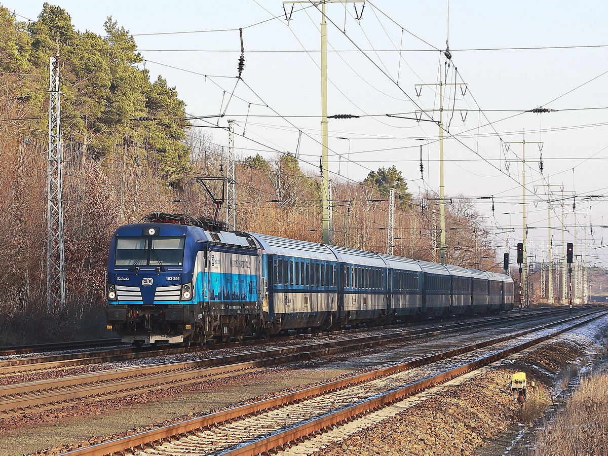 193 295 in Richtung Berlin am 20. Januar 2019 auf den südlichen Berliner Ring bei Diedersdorf in Brandenburg.