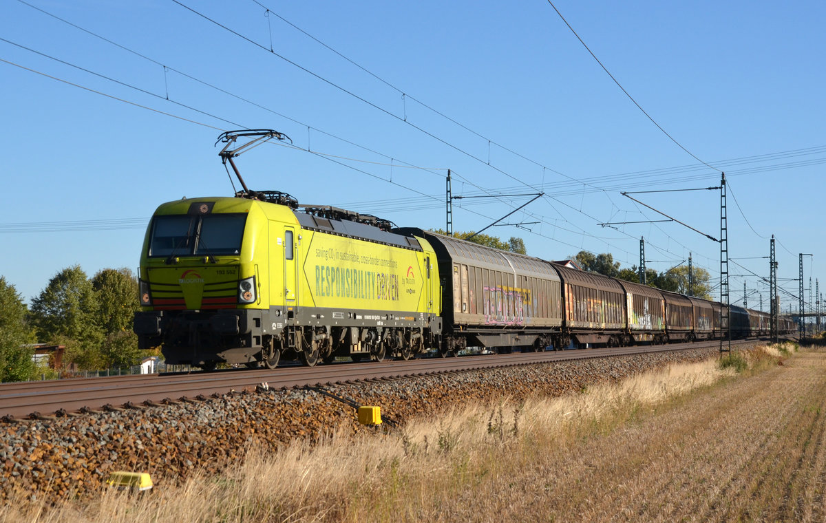 193 552 führte am 30.09.18 den TX-Papierzug von Rostock nach Italien durch Gräfenhainichen Richtung Bitterfeld.