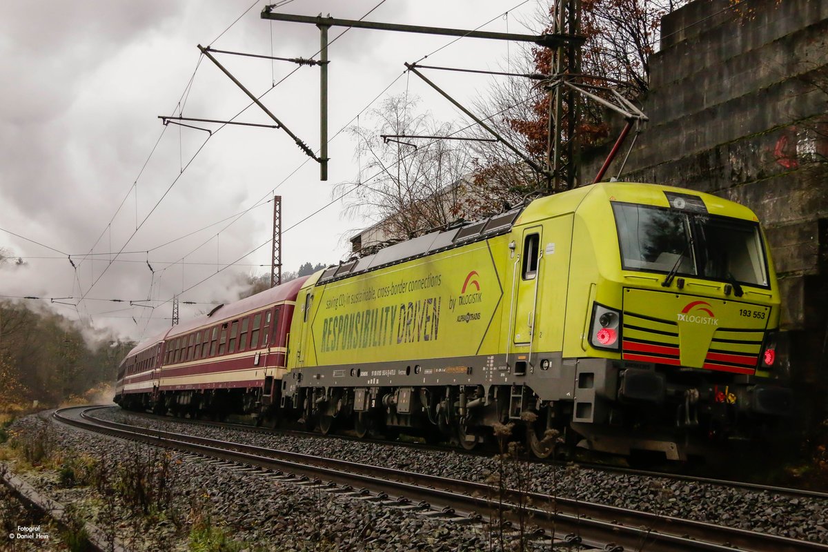 193 553 TXL am Schluss des Zuges in Ennepetal/Gevelsberg, am 25.11.2017.