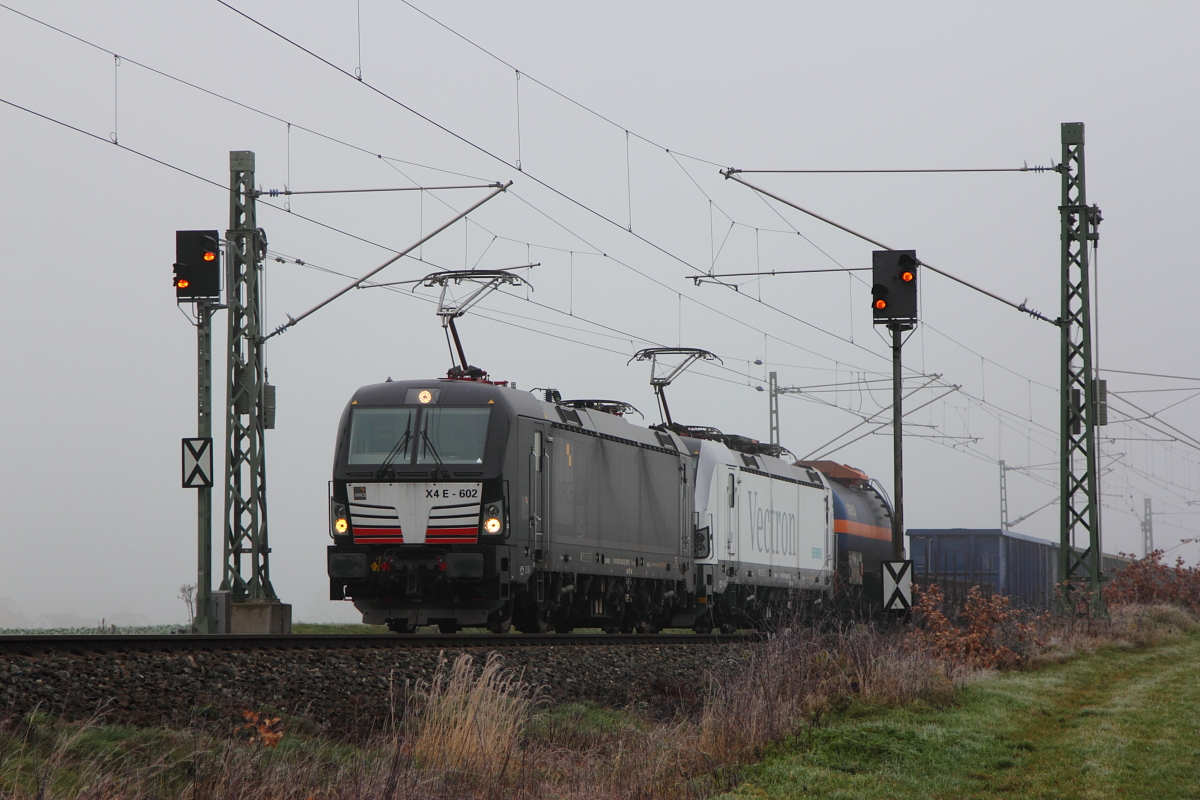 193 602-0 MRCE und 193 820-8 bei Bad Staffelstein am 27.11.2015.