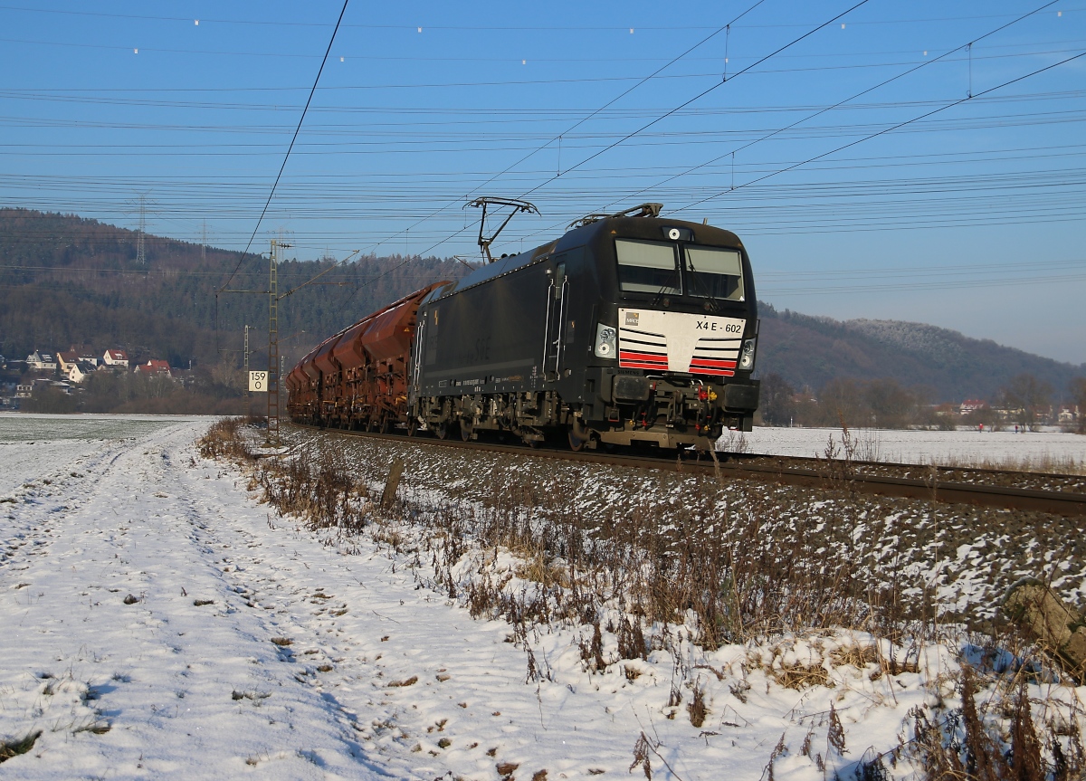 193 602 im DB Einsatz mit Schwenkdachwagen in Richtung Süden. Aufgenommen am 22.01.2016 zwischen Mecklar und Ludwigsau-Friedlos.