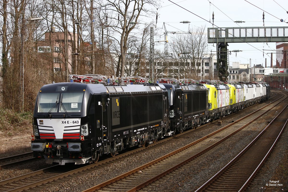 193 643/X4 E-643 MRCE Vectron am Schluss des Lokzuges in Wuppertal, am 11.03.2017.