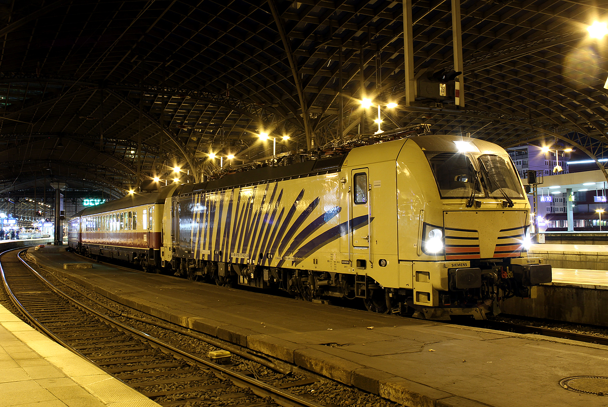 193 777 mit einem AKE Rheingold aus Steinach am Brenner/Innsbruck auf dem Weg nach Dortmund in Köln Hbf am 08.10.2017