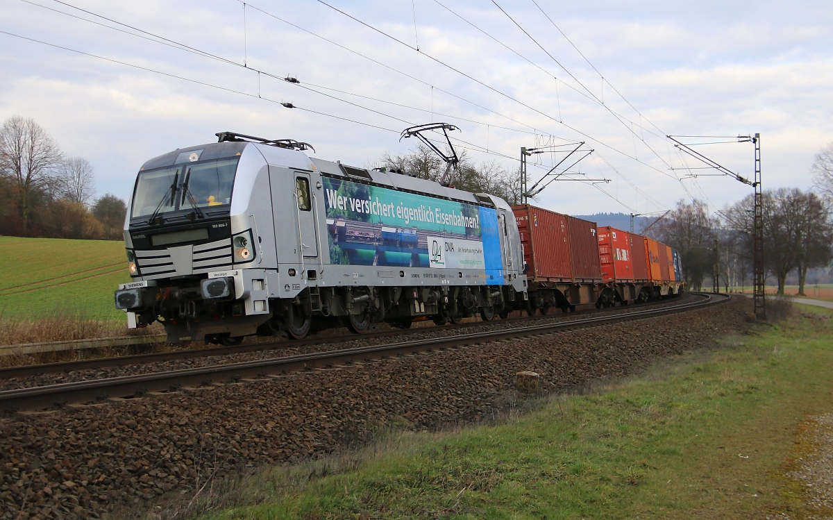 193 806-7 mit Containerzug in Fahrtrichtung Süden. Aufgenommen bei Niederhone am 26.02.2014.