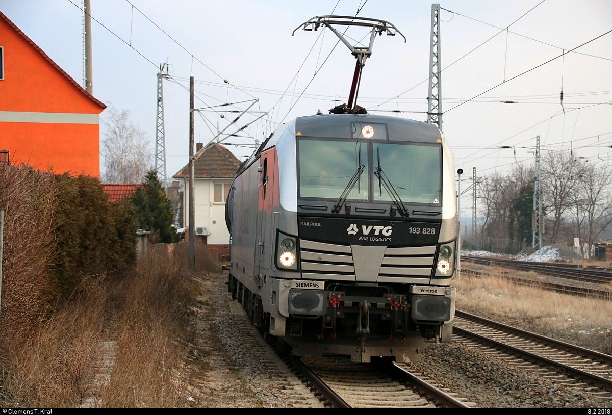 193 828 (Siemens Vectron) Railpool, für VTG fahrend, als Kesselzug durchfährt den Bahnhof Angersdorf auf der Bahnstrecke Halle–Hann. Münden (KBS 590) Richtung Sangerhausen. [8.2.2018 | 14:53 Uhr]