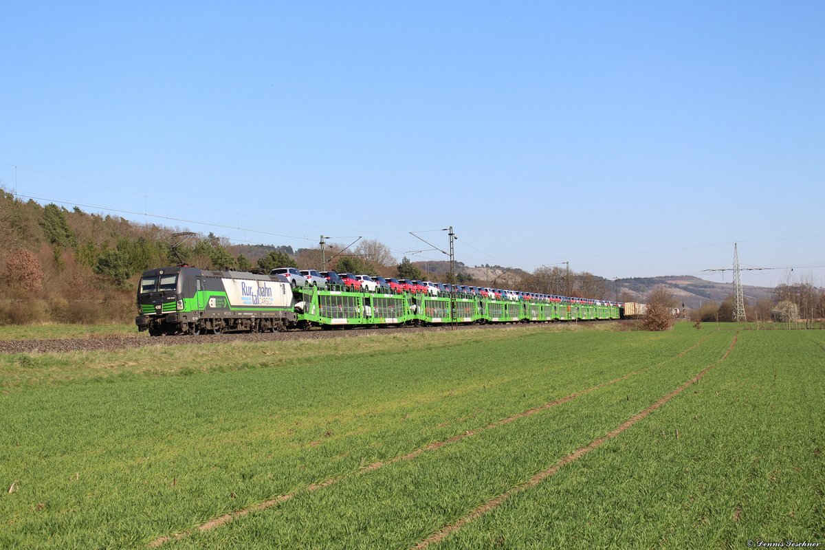 193 832 RTB mit einem Hödlmayr-Autozug bei Harrbach am 07.04.2018