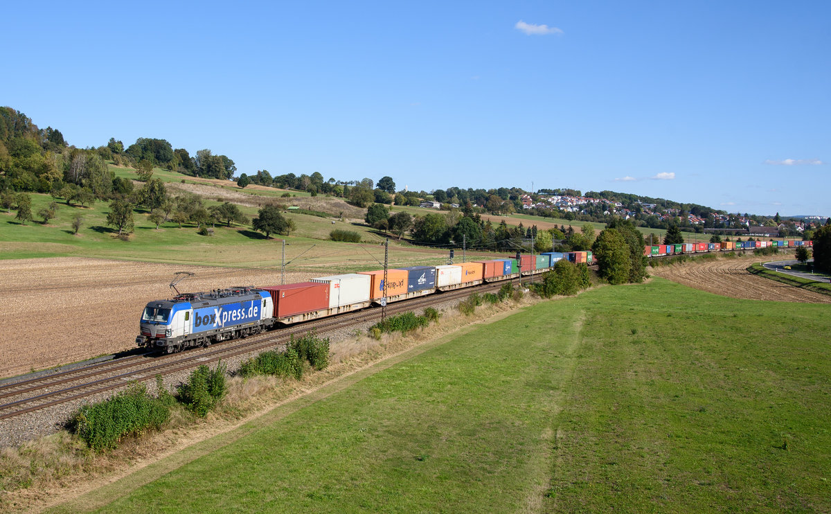 193 834 BoxXpress mit Containern Richtung Kornwestheim.(Uhingen 25.9.2018).