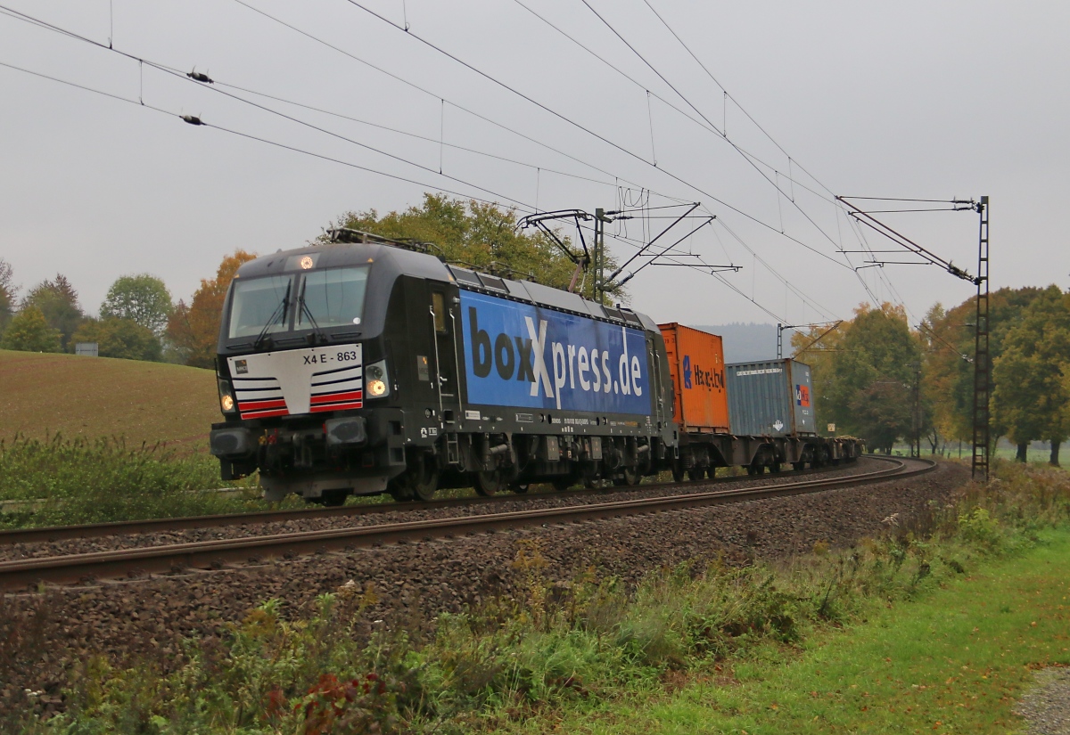 193 863 mit Containerzug in Fahrtrichtung Süden. Aufgenommen bei Niederhone am 22.10.2015.