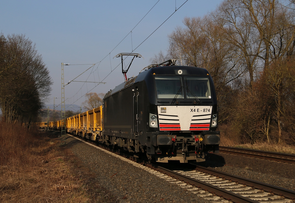 193 874 mit S21 Abraumzug in Fahrtrichtung Süden. Aufgenommen in Wehretal-Reichensachsen am 19.03.2015.