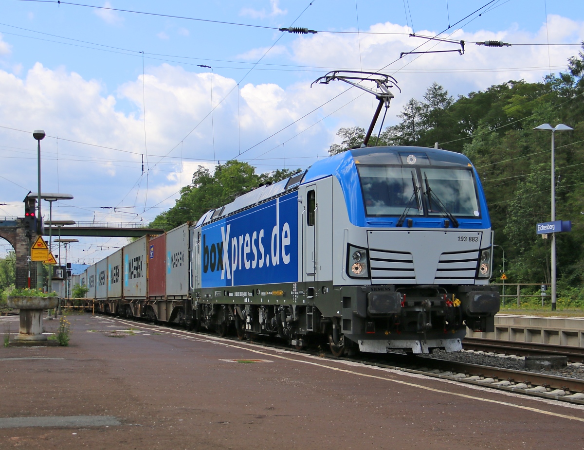 193 883 mit Containerzug in Fahrtrichtung Norden. Aufgenommen in Eichenberg am 30.07.2015.