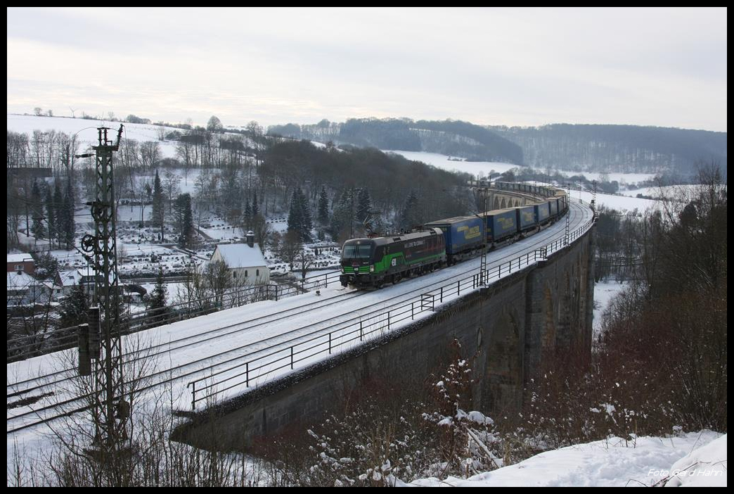 193277 von TXL Logistik kam am 18.1.2017 um 11.51 Uhr mit einem LKW Walter Transportzug aus Richtung Paderborn über das Viadukt in Altenbeken.
