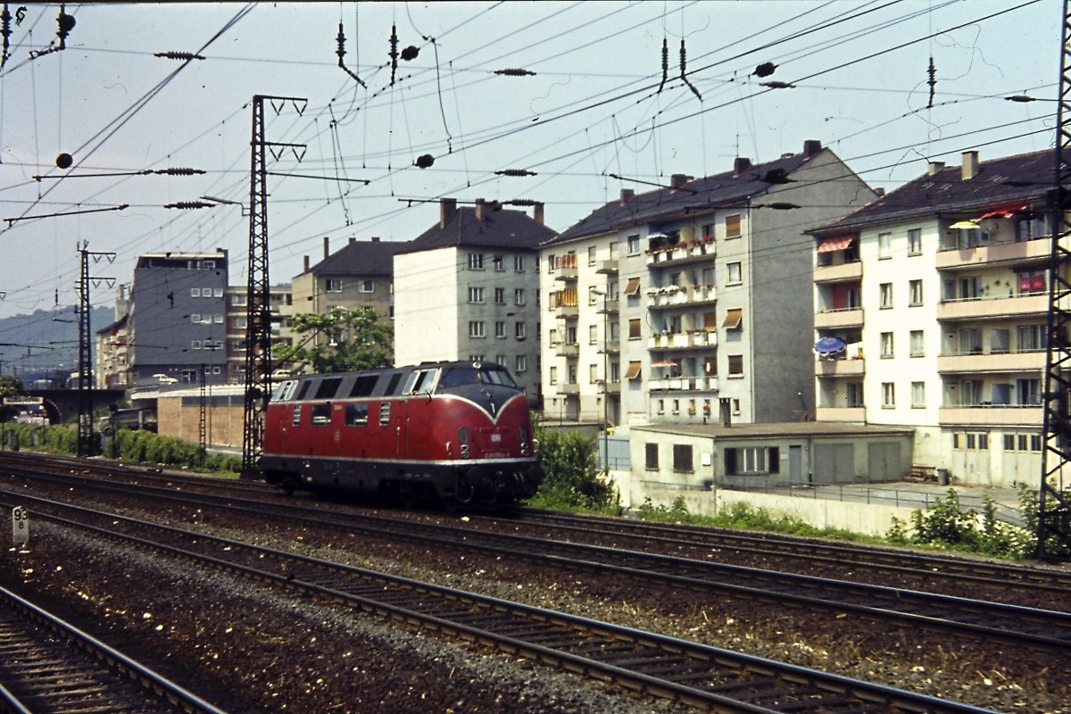 1974 April - Würzburg Hbf - 220 060