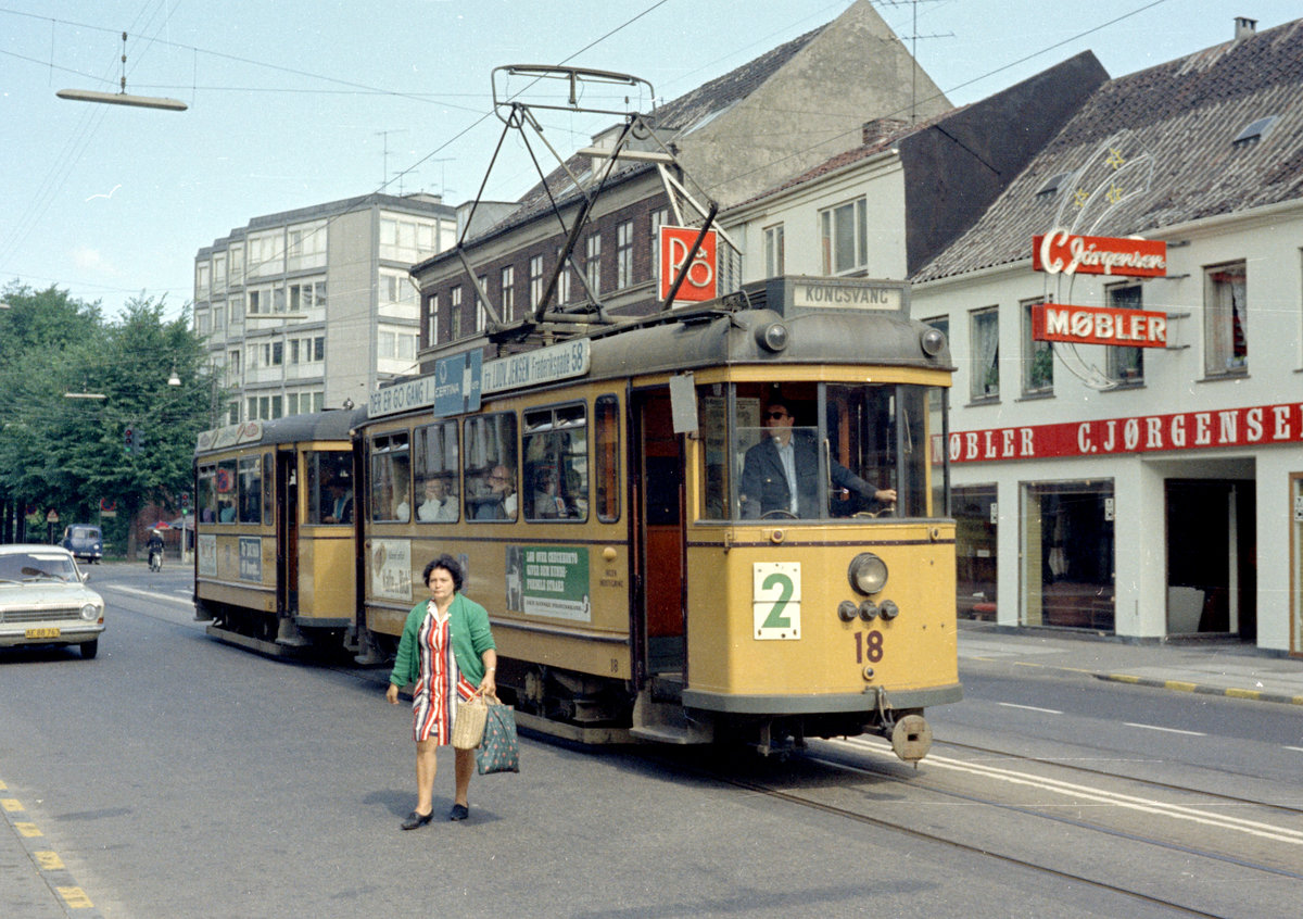 Århus / Aarhus Århus Sporveje SL 2 (Tw 18) Frederiks Allé am 27. Juli 1968. - Scan von einem Farbnegativ. Film: Kodacolor X.