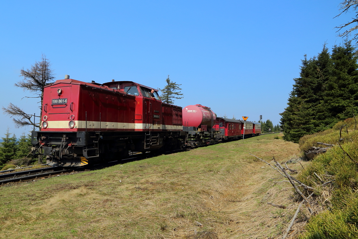 199 861 mit Sonder-GmP am 21.04.2018 beim Befahren des Stumpfgleises an der Ausweichstelle  Goetheweg .